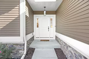 820 Lynn St, Waunakee, WI 53597 - Photo 2