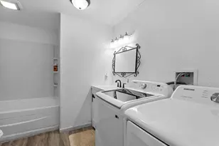 914 S 35th St, Manitowoc, WI 54220 - Photo 8