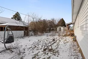 914 S 35th St, Manitowoc, WI 54220 - Photo 18