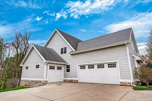 4857 Autumn Leaf Ct, Waunakee, WI 53597 - Photo 2
