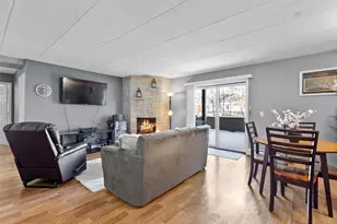 10 Maple Wood Ln, Madison, WI 53704 - Photo 8