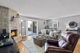 10 Maple Wood Ln, Madison, WI 53704 - Photo 12