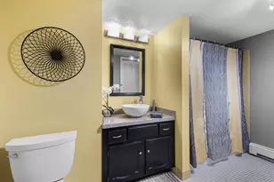 10 Maple Wood Ln, Madison, WI 53704 - Photo 18