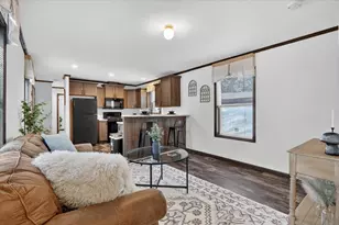 96 Falling Creek Cir, Janesville, WI 53548 - Photo 6