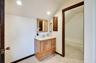 3817 Lexington Dr, Middleton, WI 53562 - Photo 40