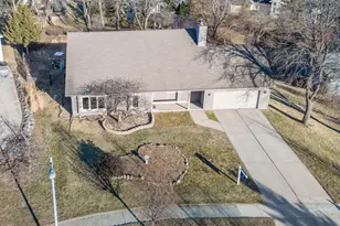 3817 Lexington Dr, Middleton, WI 53562 - Photo 4