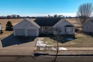 214 Alyssa St, Tomah, WI 54660 - Photo 4