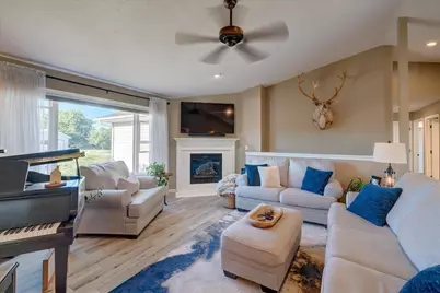 652 E Countryside Drive, Janesville, WI 53536 - Photo 8