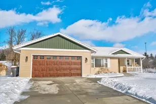 652 E Countryside Dr, Janesville, WI 53536 - Photo 2