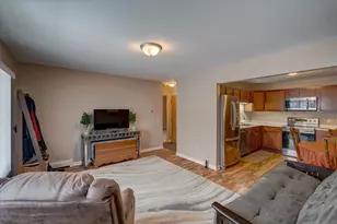 5345 Garden View Ct, Madison, WI 53713 - Photo 6