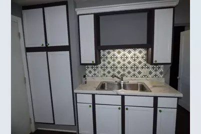 827 Garfield Avenue, Beloit, WI 53511 - Photo 4