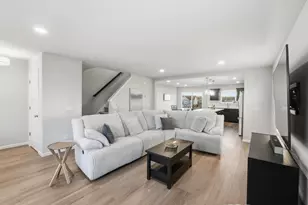 810 Blue Crane Run, Verona, WI 53593 - Photo 4