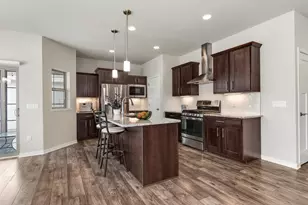 608 Burnt Sienna Dr, Middleton, WI 53562 - Photo 4