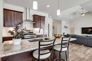 608 Burnt Sienna Dr, Middleton, WI 53562 - Photo 10