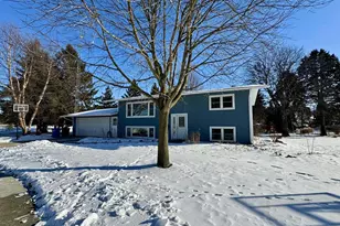 122 Circle Dr, Randolph, WI 53956 - Photo 1