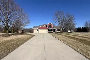 6692 W Thornapple Dr, Janesville, WI 53548 - Photo 2