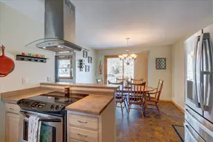 2718 Hilltop Dr, Sun Prairie, WI 53590 - Photo 8