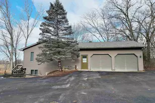 N6333 Suburban Heights Rd, Pardeeville, WI 53954 - Photo 2