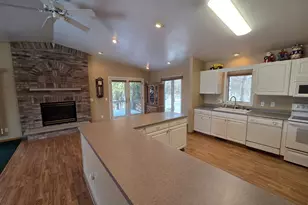 N6333 Suburban Heights Rd, Pardeeville, WI 53954 - Photo 10