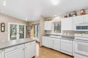 N6333 Suburban Heights Rd, Pardeeville, WI 53954 - Photo 10