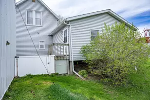 207 Spring St, Elroy, WI 53929 - Photo 12