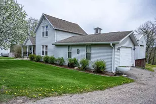 207 Spring St, Elroy, WI 53929 - Photo 4