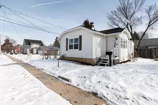 231 Hillyer St, Waupun, WI 53963 - Photo 32