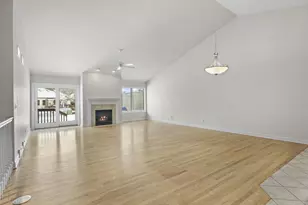 9106 Waterside St, Middleton, WI 53562 - Photo 4