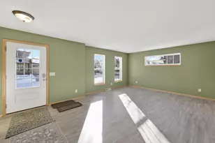 3826 Drumlin Ln, Madison, WI 53719 - Photo 4