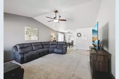 839 Kimseth Circle, Deerfield, WI 53531 - Photo 4