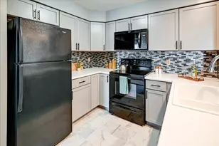 203 Kearney Way, Waunakee, WI 53597 - Photo 4