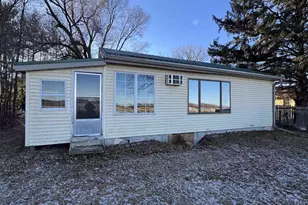 W5774 N Island Dr, Endeavor, WI 53930 - Photo 4