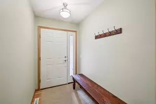 213 Fairview Cir, Waunakee, WI 53597 - Photo 4