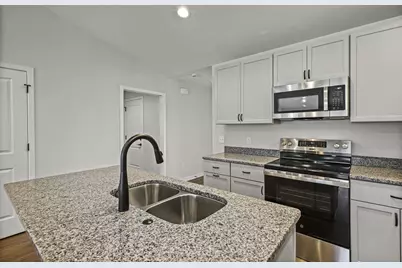 400 Orchid Avenue, Stoughton, WI 53589 - Photo 8