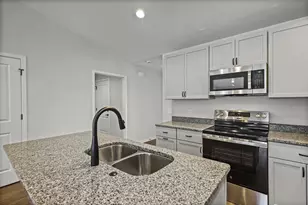 400 Orchid Ave, Stoughton, WI 53589 - Photo 8