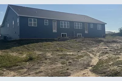 400 Orchid Avenue, Stoughton, WI 53589 - Photo 2