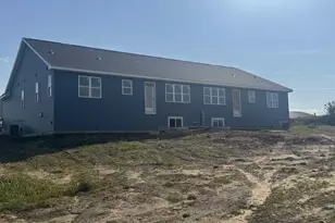 400 Orchid Ave, Stoughton, WI 53589 - Photo 2