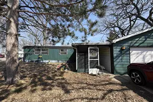 122 Falling Creek Cir, Janesville, WI 53548 - Photo 2