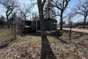 122 Falling Creek Cir, Janesville, WI 53548 - Photo 4