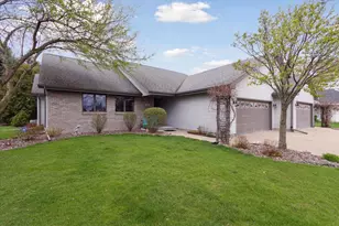 1903 St George Ln, Janesville, WI 53545 - Photo 2