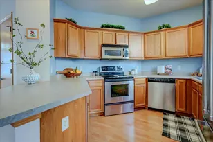 41 S Gardens Way, Fitchburg, WI 53711 - Photo 12