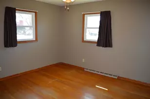 1002 Ellen Ave, Madison, WI 53716 - Photo 10