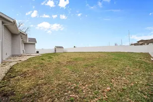 4252 Fox Hills Ct, Janesville, WI 53546 - Photo 12