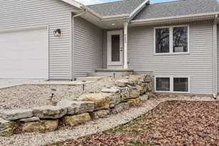 4252 Fox Hills Ct, Janesville, WI 53546 - Photo 6