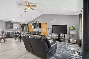 4252 Fox Hills Ct, Janesville, WI 53546 - Photo 14