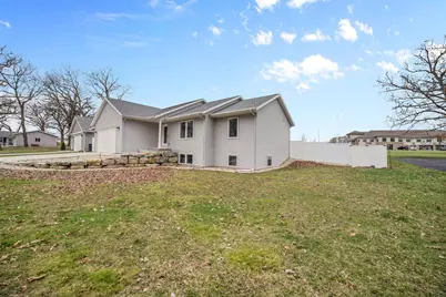 4252 Fox Hills Court, Janesville, WI 53546 - Photo 4