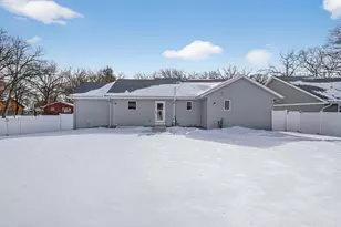4252 Fox Hills Ct, Janesville, WI 53546 - Photo 8
