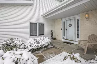 29 Weir Cir, Madison, WI 53719 - Photo 4