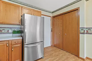 3024 Edmonton Dr, Sun Prairie, WI 53590 - Photo 6