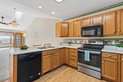 3024 Edmonton Drive, Sun Prairie, WI 53590 - Photo 4